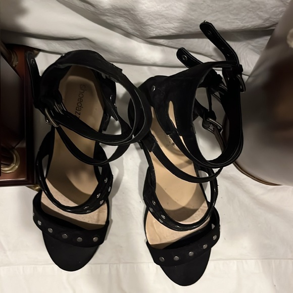 SHOE DAZZLE STRAPPY black VELVET 4" covered BLOCK HEEL BUCKLE & STUDS size 8.5 - Picture 8 of 10